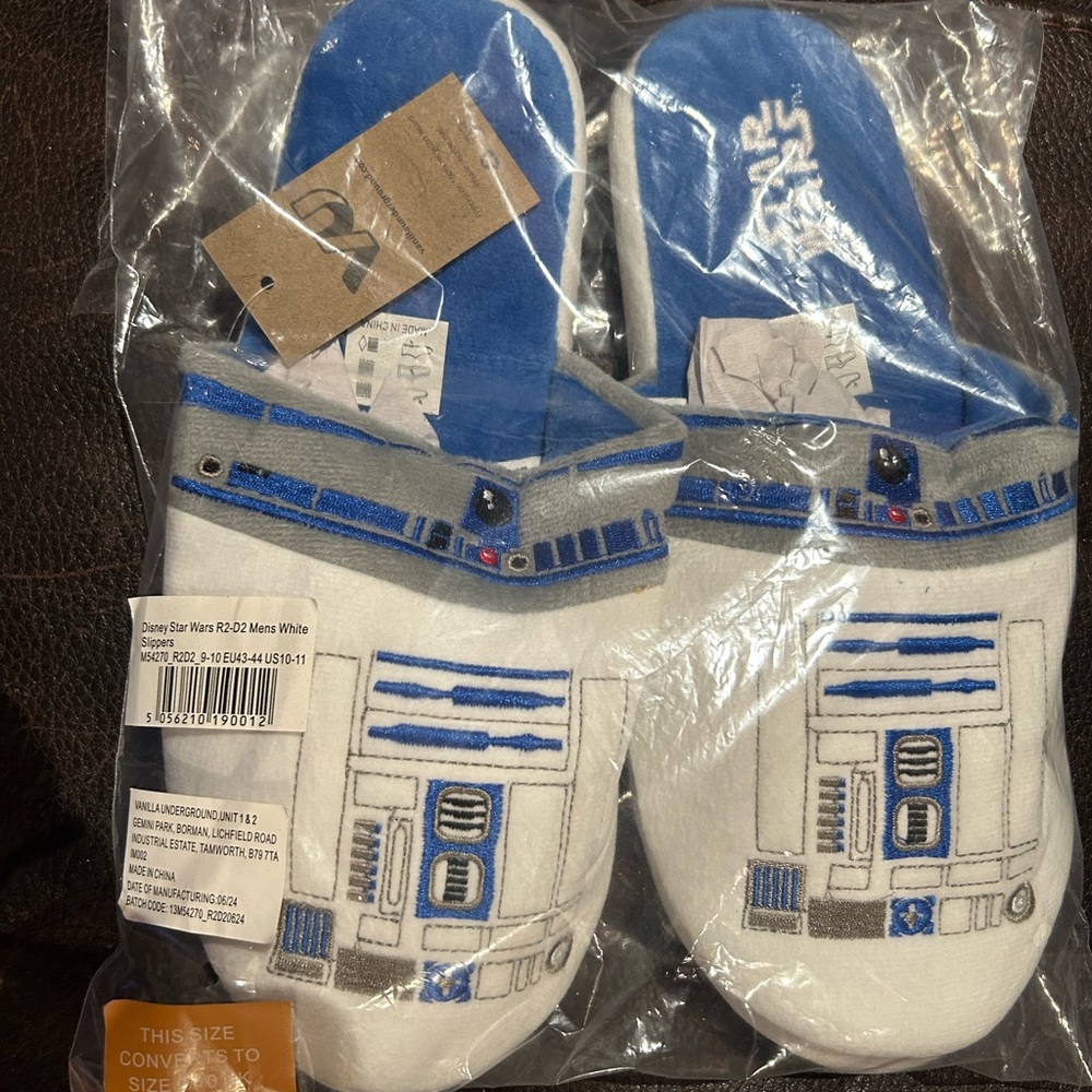 Star Wars R2-D2 Slippers 🚨FREE SHIPPING !!! 🚨